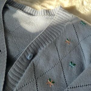 Cropped Knit Cardigan with Flower Embroidery